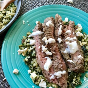 Mediterranean Flank Steak with Kale & Feta Cauliflower Rice is a delicious Mediterranean-inspired recipe with a flavorful garlic-oregano-rubbed flank steak on top of delicious cauliflower “rice”. To finish it off, a cool and bright Lemon & Garlic Yogurt Sauce.