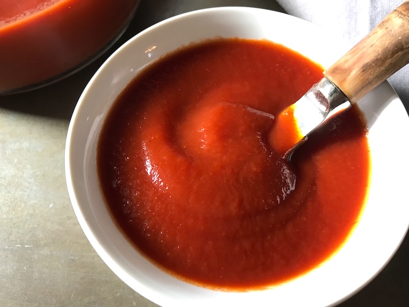 This is EASY Homemade Ketchup will blow your mind and make you feel so accomplished! It takes only MINUTES to make and has only 5 Ingredients. Honey is the natural sweetener instead of refined sugar and – I am not kidding you – it tastes amazing!