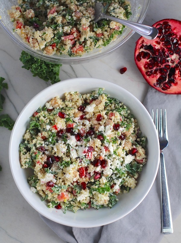 Bowl of Quinoa & Kale Salad with Roasted Chickpeas, Pomegranate, Feta, red pepper, and Creamy Lemon Dressing. #glutenfree #lunch #dinner #healthyrecipes #healthyfood #salads #quinoa #kale