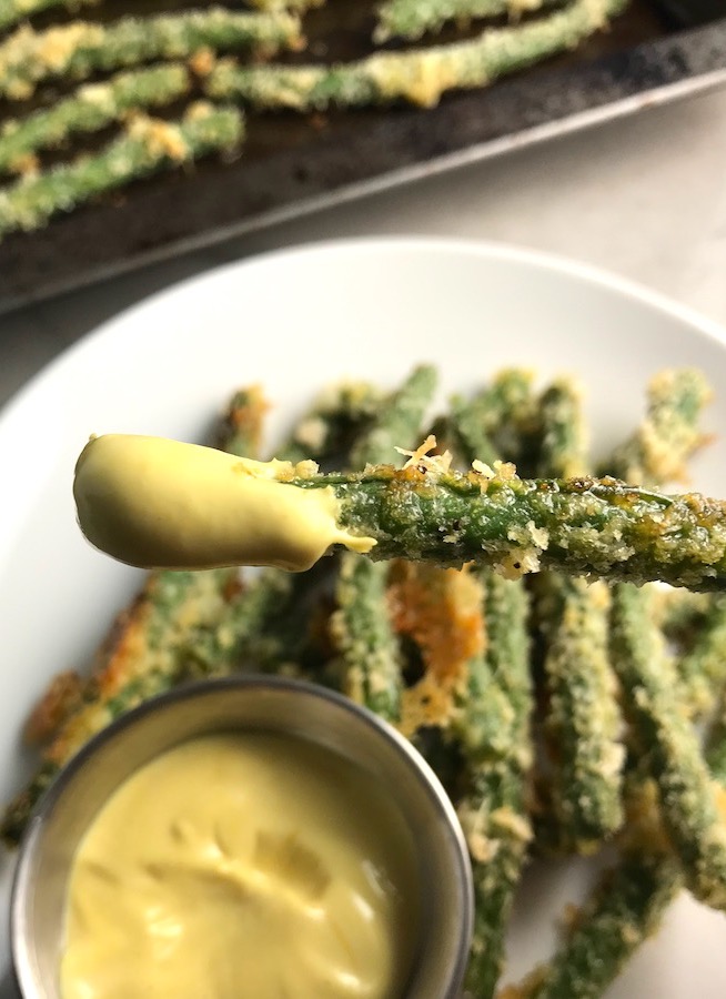 Crispy, crunchy, salty, and addictive! These are my healthy Crispy Parmesan Green Bean Fries! Such a great way to transform beans and add a new vegetable into dinner rotation. #vegetablerecipes